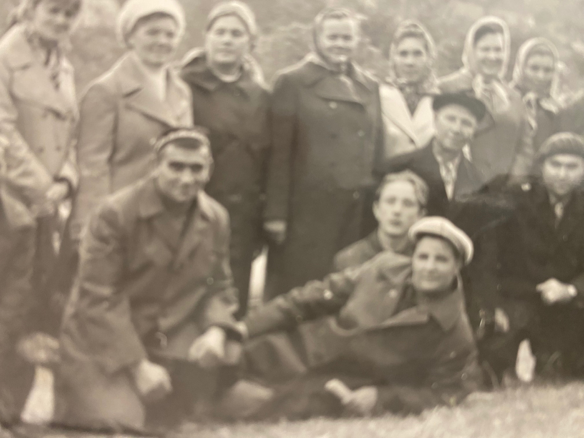 Бобур Самиров, воспитал трёх своих сыновей, и пятерых детей усыновил после смерти своих братьев. 