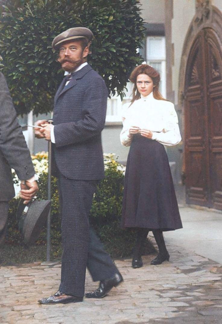 Николай II в гостях у родственников жены в Германии. Справа великая княжна Татьяна. 1910