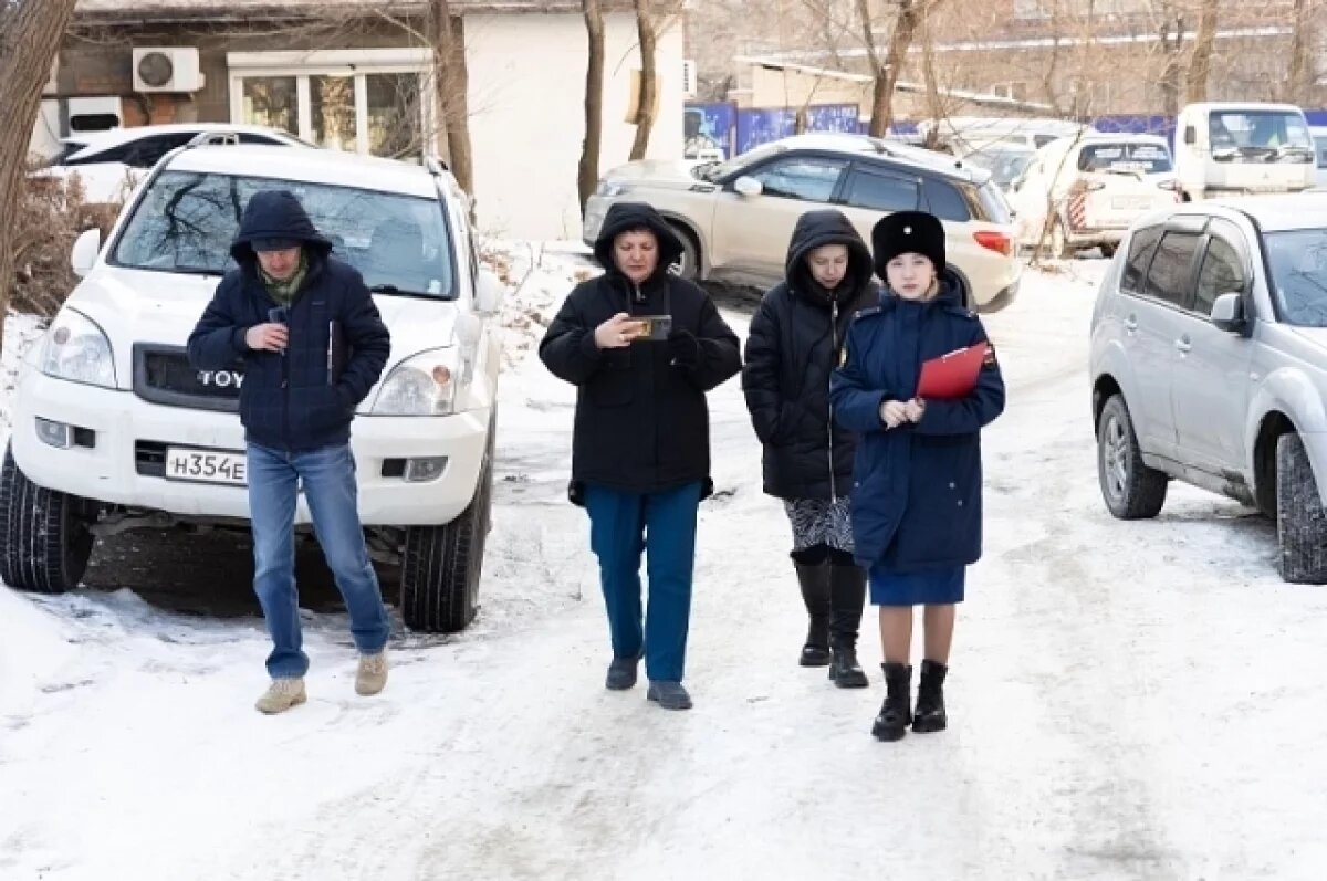    Администрация Владивостока штрафует «управляйки» за снег и лёд во дворах