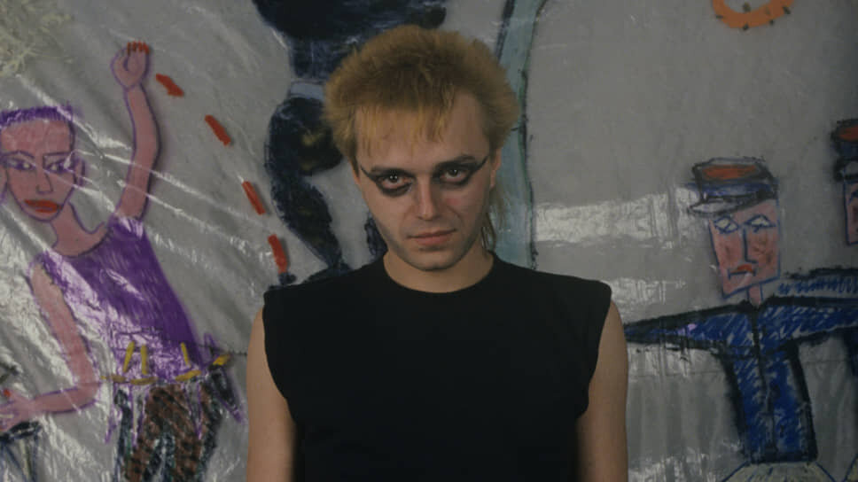 До прихода в «Алису» Константин Кинчев играл в нескольких московских группах: «Золотая середина», «Круг черной половины», «Третья фак-команда». В Тушино музыкант создал свою группу «Сломанный воздух», которая исполняла западную рок-классику. В 1983 году появилась группа «Зона отдыха», исполнявшая только песни Кинчева.📷Фото: Борисов Сергей / Фотоархив журнала «Огонёк» / Коммерсантъ