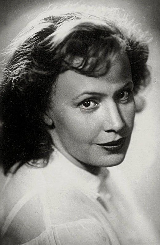 Антониныа Максимова