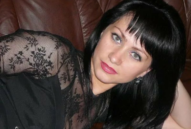 Мне 36 лет. Мы снимали жильё. Когда хозяйка повысила цену, он сказал: 'Твоя зарплата больше, значит, доплачивать будешь ты. Это справедливо'