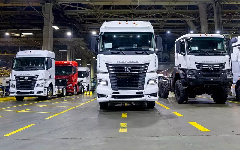    В 2025 году модельный ряд автомобилей К5 пополнился шасси КАМАЗ‑65658 с колесной формулой 6х2 и шасси КамАЗ‑53251 с колесной формулой 4х2 для ритейла, полноприводным седельным тягачом КАМАЗ‑65954 с колесной формулой 6х6, предназначенным для работы в составе автопоезда полной массой 100 тонн, самосвалом КАМАЗ‑65959 с колесной формулой 6х6 и шасси КАМАЗ‑65958 под монтаж специальных и специализированных надстроек. В 2026 году с конвейера будут сходить шасси для лесозаготовительной отрасли, а также шасси и седельный тягач с колесной формулой 6х4.