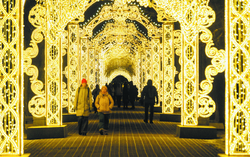    Световой тоннель на Конногвардейском бульваре