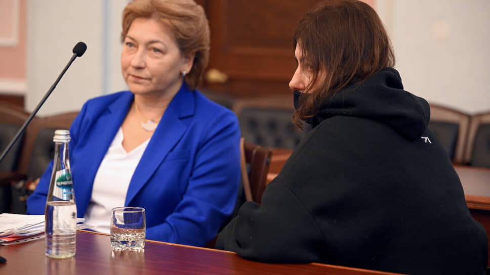 Полина Лурье (справа).📷Фото: Евгений Разумный / Коммерсантъ