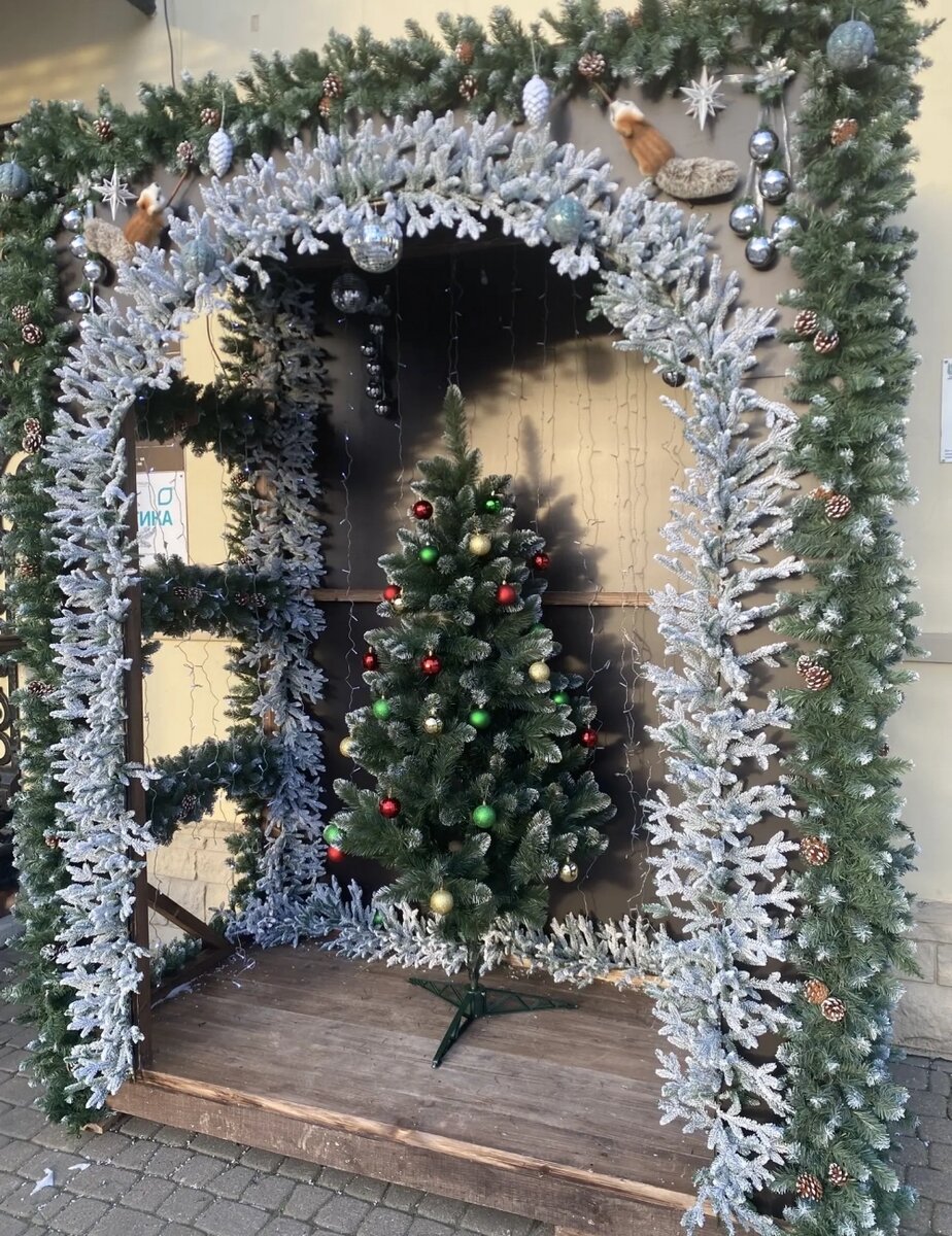    Город украсили к новому году. Фото: АиФ-Калуга/ Алексей Урусов