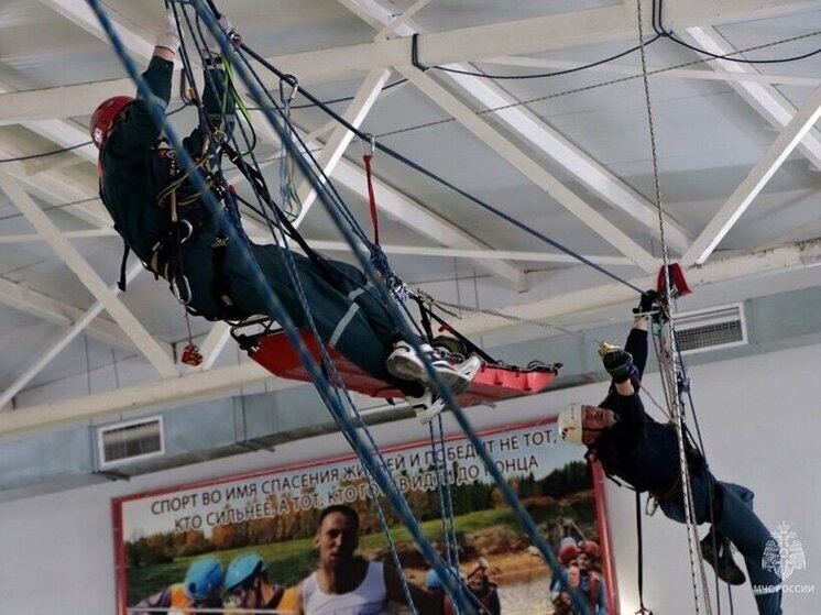     Спасали на высоте: в Хабаровском крае прошли экстремальные соревнования МЧС. фото: мчс по хабаровскому краю