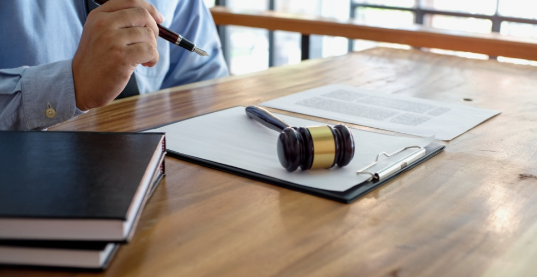 Судебный приказ и исполнительный лист: в чем разница и что делать должнику при их получении