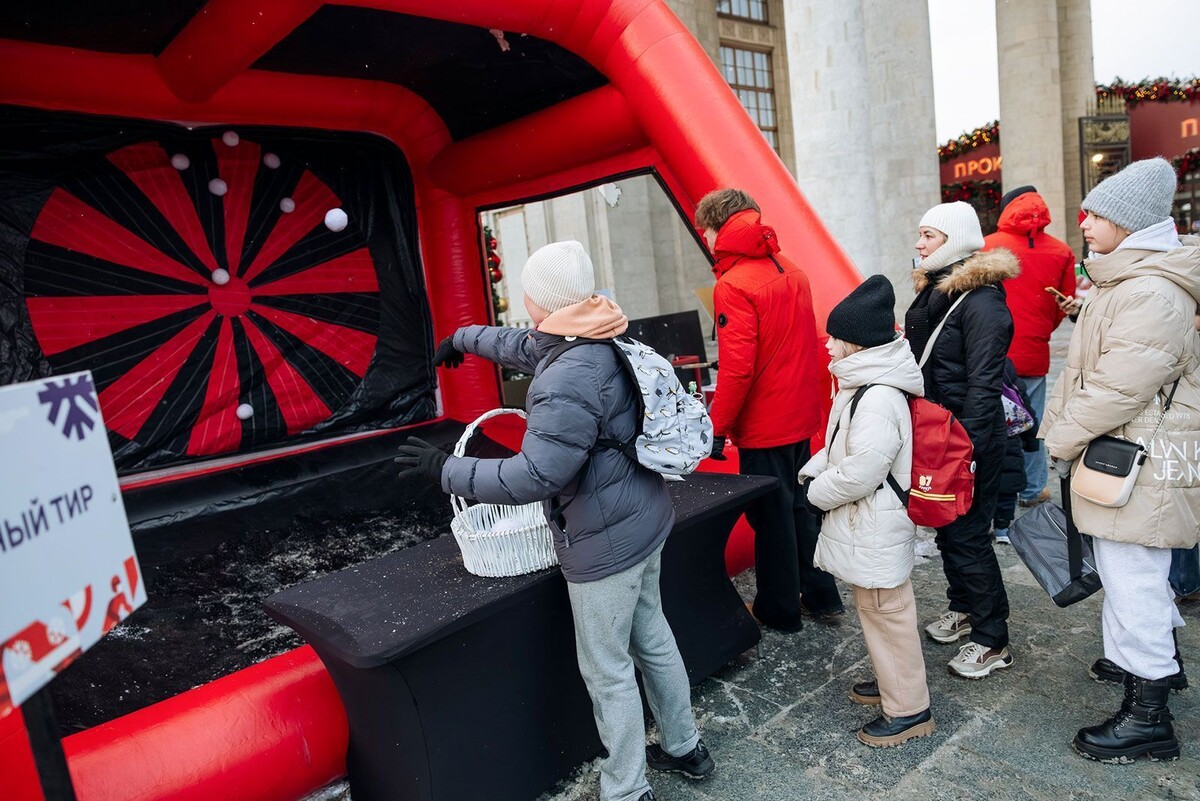    Москвичи поучаствуют в строительстве снежной крепости и игре в гольф-хоккей в «Лужниках»