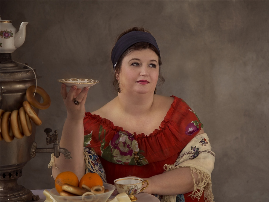 Древнерусский идеал женщины - чтоб обхватить не получилось :)