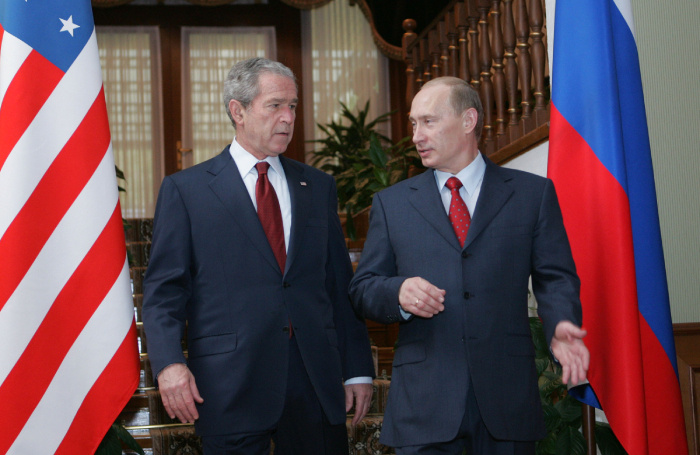    Джордж Буш и Владимир Путин (слева направо).ITAR-TASS