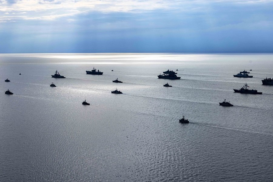 Корабли НАТО во время учений Baltic Operations 2025 в Балтийском море - Фото: Lance Cpl. John Allen/Zuma/TASS