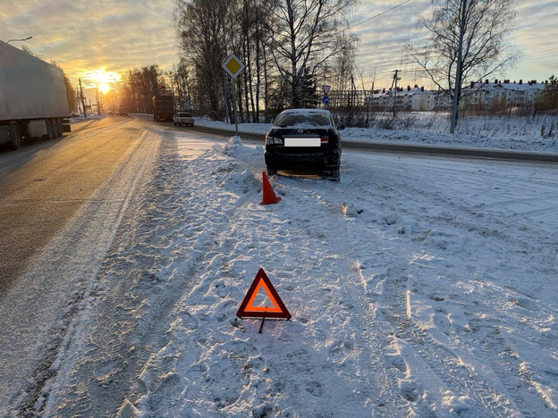    В Кирове на Советской улице столкнулись автобус и легковушка
