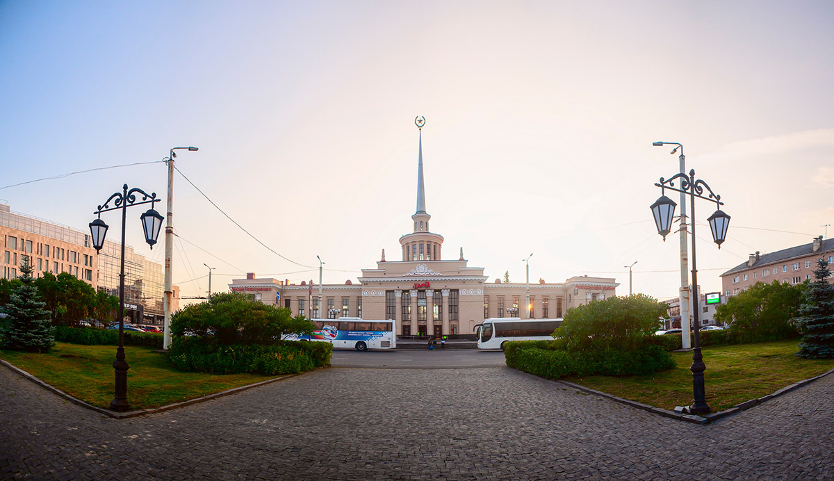    Железнодорожный вокзал сегодня. Фото: "Республика" / Михаил Никитин