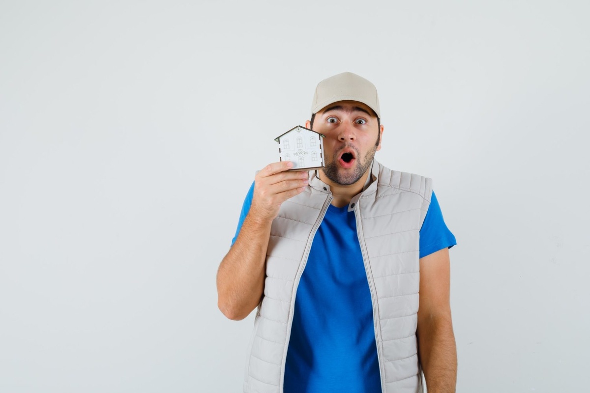 Если адекватность продавца вызывает сомнения, лучше проверить его дополнительно. Фото: @8photo, ru.freepik.com