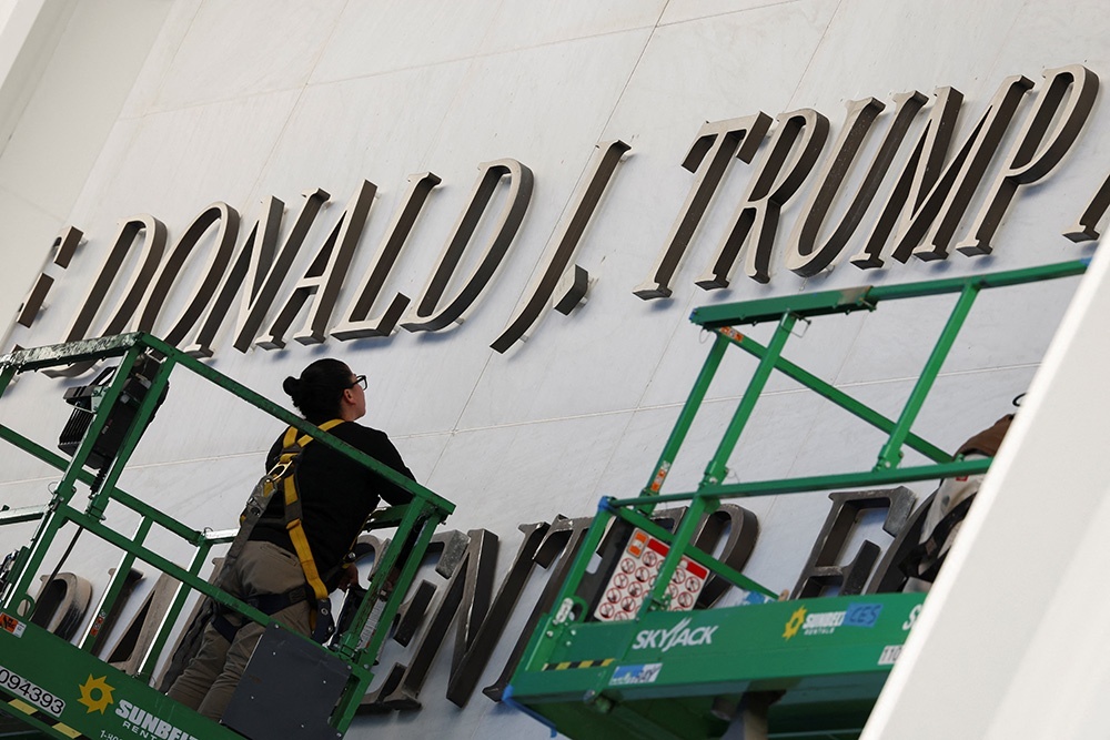    REUTERS/Kevin Lamarque