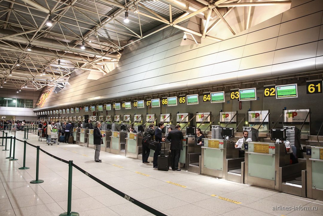    Стойки регистрации в терминале 1 аэропорта Лиссабон Портела