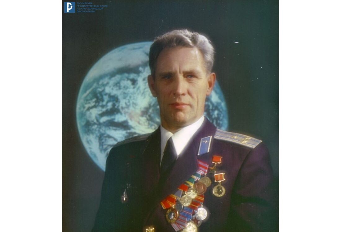 Л.С. Демин – летчик-космонавт СССР, Герой Советского Союза. Звездный городок, 1974 г. РГАНТД. № 1-3182 цв.