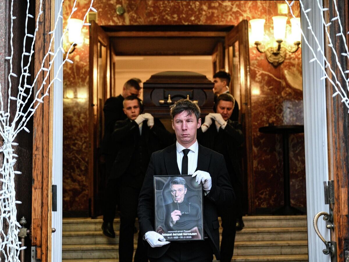    Прощание с народным артистом РФ Анатолием Лобоцким в Театре имени Маяковского | © РИА Новости / Владимир Астапкович