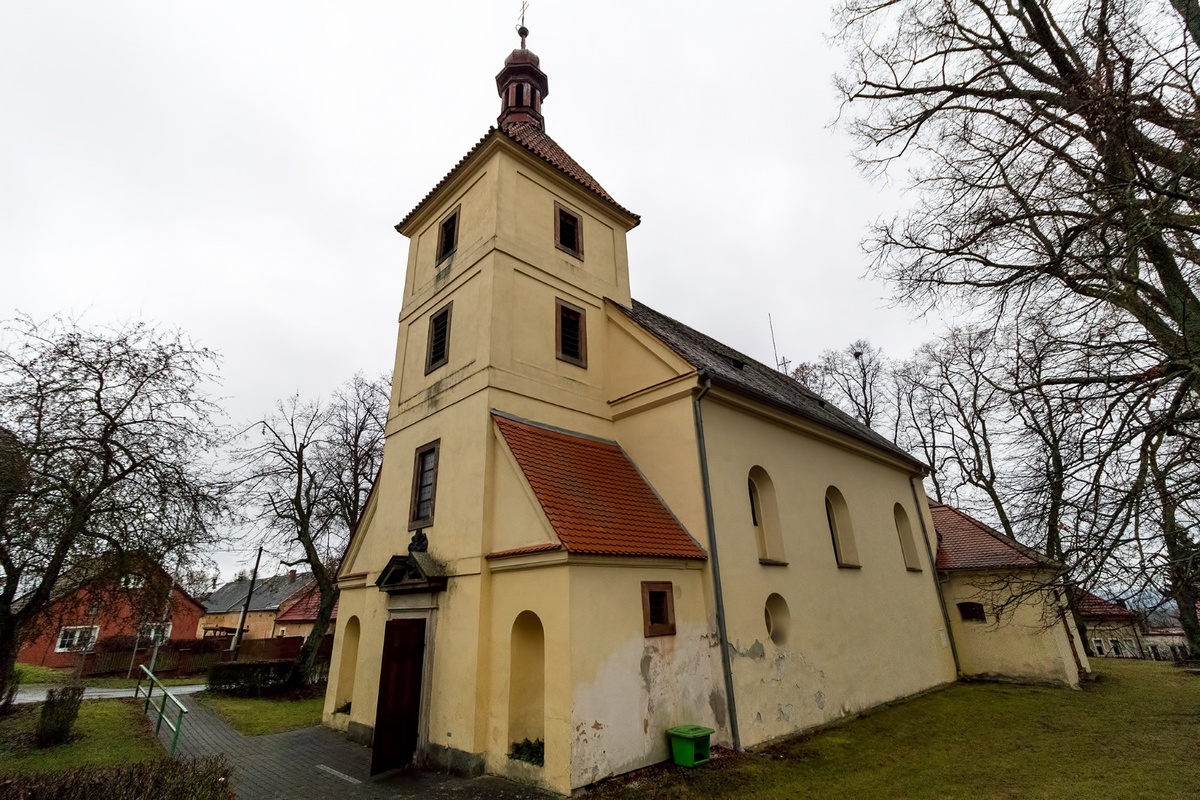фото меого мужа: костел в деревне