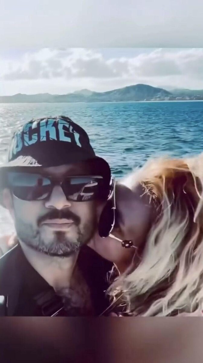    Источник: Социальные сети | Бритни Спирс на яхте с новым возлюбленным?