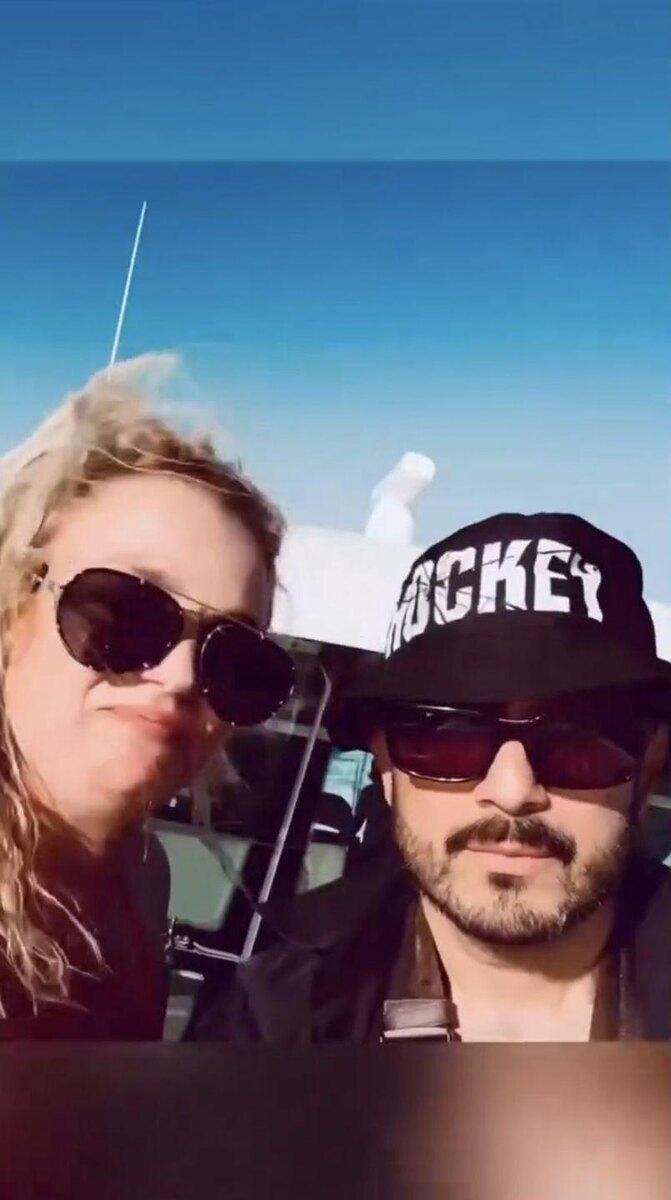    Источник: Социальные сети | Бритни Спирс на яхте с новым возлюбленным?