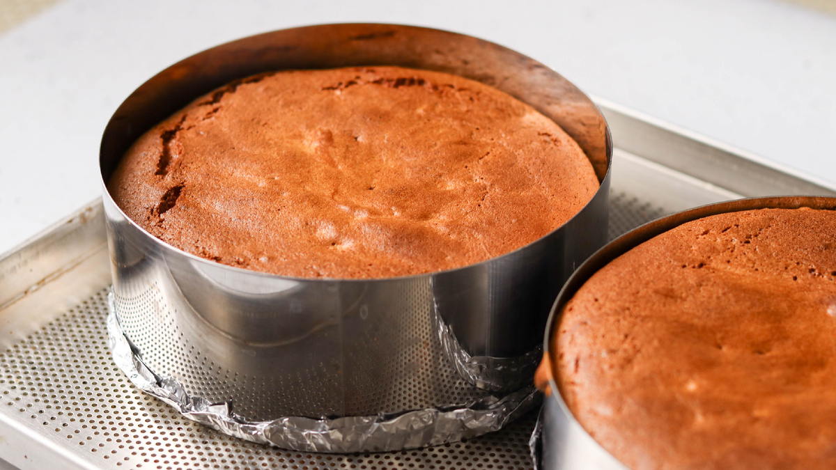 бисквит с медом и грецкими орехами