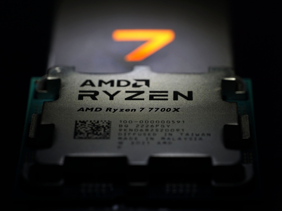 Источник фото: https://www.hwcooling.net/wp-content/uploads/2022/12/amd-ryzen-7-7700x_00.jpg