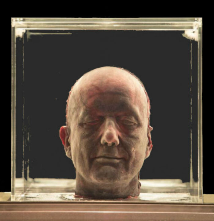 Неестественная, ужасающая и в то же вуремя завораживающая скульптура