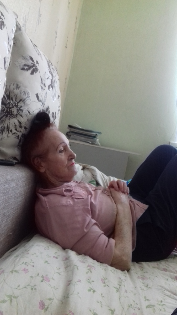 Мама в раздумьях.Фото автора