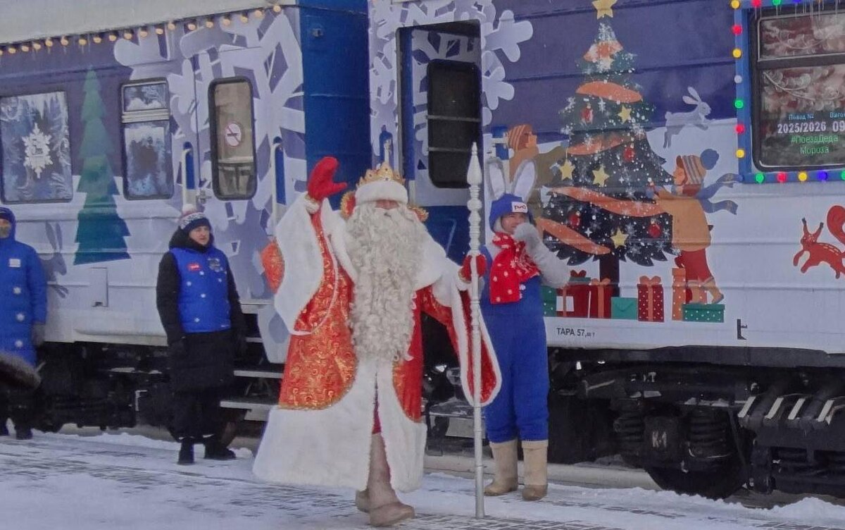    Фотофакт: поезд Деда Мороза посетил Ижевск