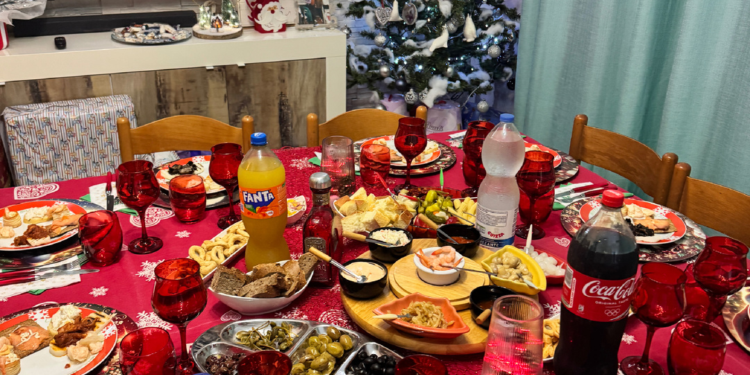 Подсмотрела у итальянцев сервировку стола и зимний декор дома — теперь праздники у меня совсем другие