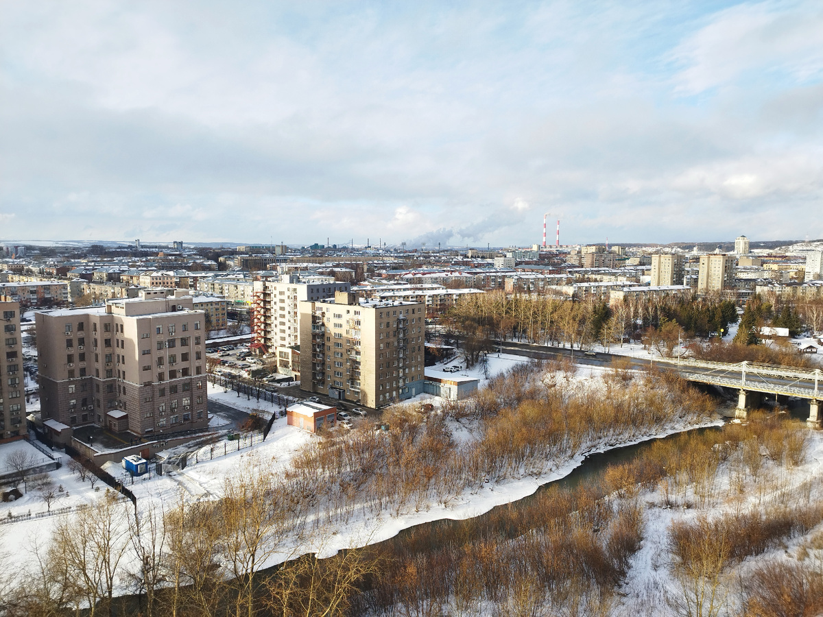 Вот с таким видом на Кемерово я творила свою "Антиутопию". Январь 2025