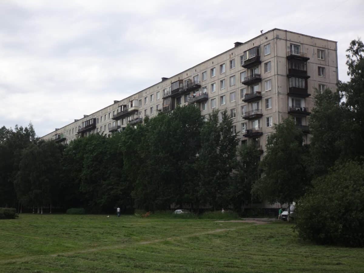    Панельный дом 606-й серии в Санкт-Петербурге. Построен в 1970 году / © Monoklon, ru.wikipedia.org