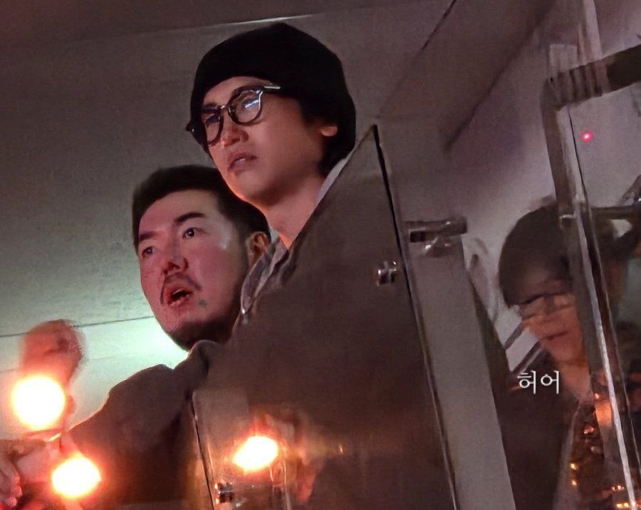 Тэхён на концерт Brown Eyed Soul со своим лучшим другом из старшей школы и Пак Хёншиком