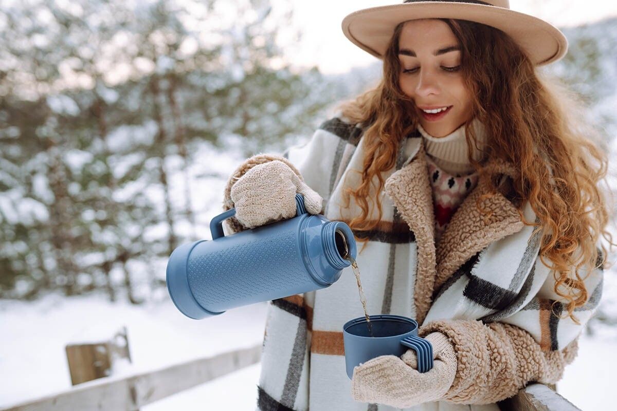 Хороший термос — удобный, прочный и подходит под ваши потребности. Источник: maxbelchenko / Shutterstock / FOTODOM📷
