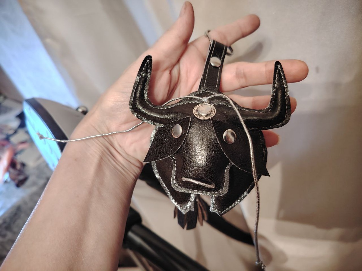 вчера отправила денежного бычка.