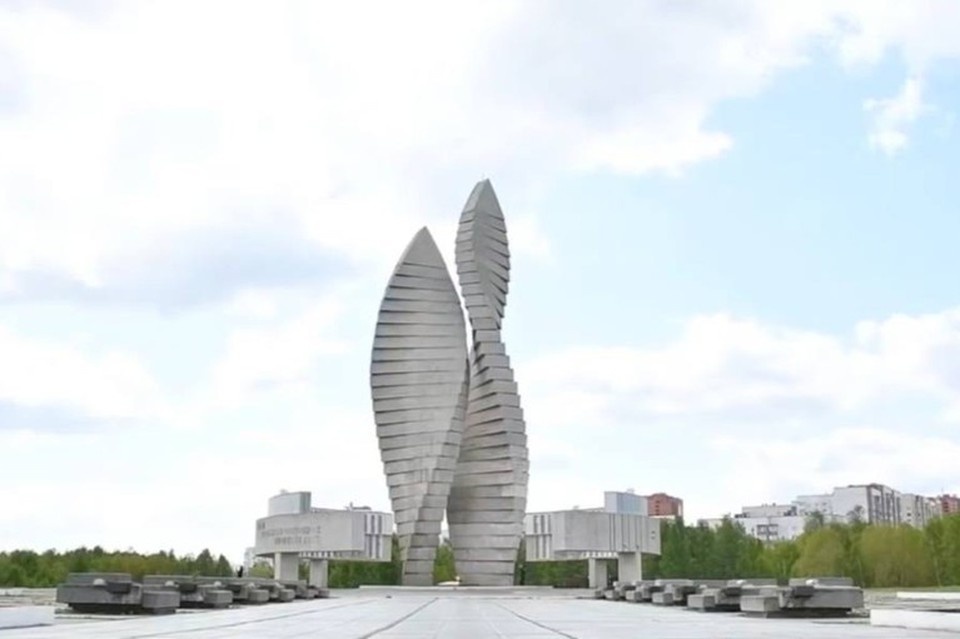    В Братске перед судом предстанут осквернители Мемориала Славы. Фото: соцсети мэра Братска Александра Дубровина