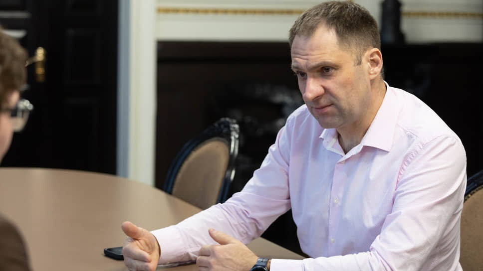 Исполняющий обязанности ректора Уральского федерального университета (УрФУ) Илья Обабков во время интервью .📷Фото: Марина Молдавская