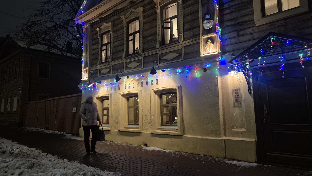 Этот дом мог бы окончательно разрушиться. Но его судьбой обеспокоились градозащитники и активисты фестиваля "Том Сойер Фест". Старое здание отерставрировали и превратили в уникальный музей. Работы обошлись в 23 миллиона рублей