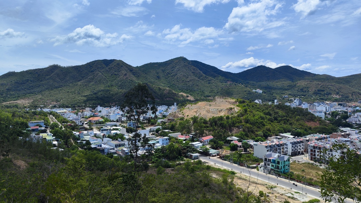 Это вид с первой смотровой площадки. Вершина ещё впереди ))