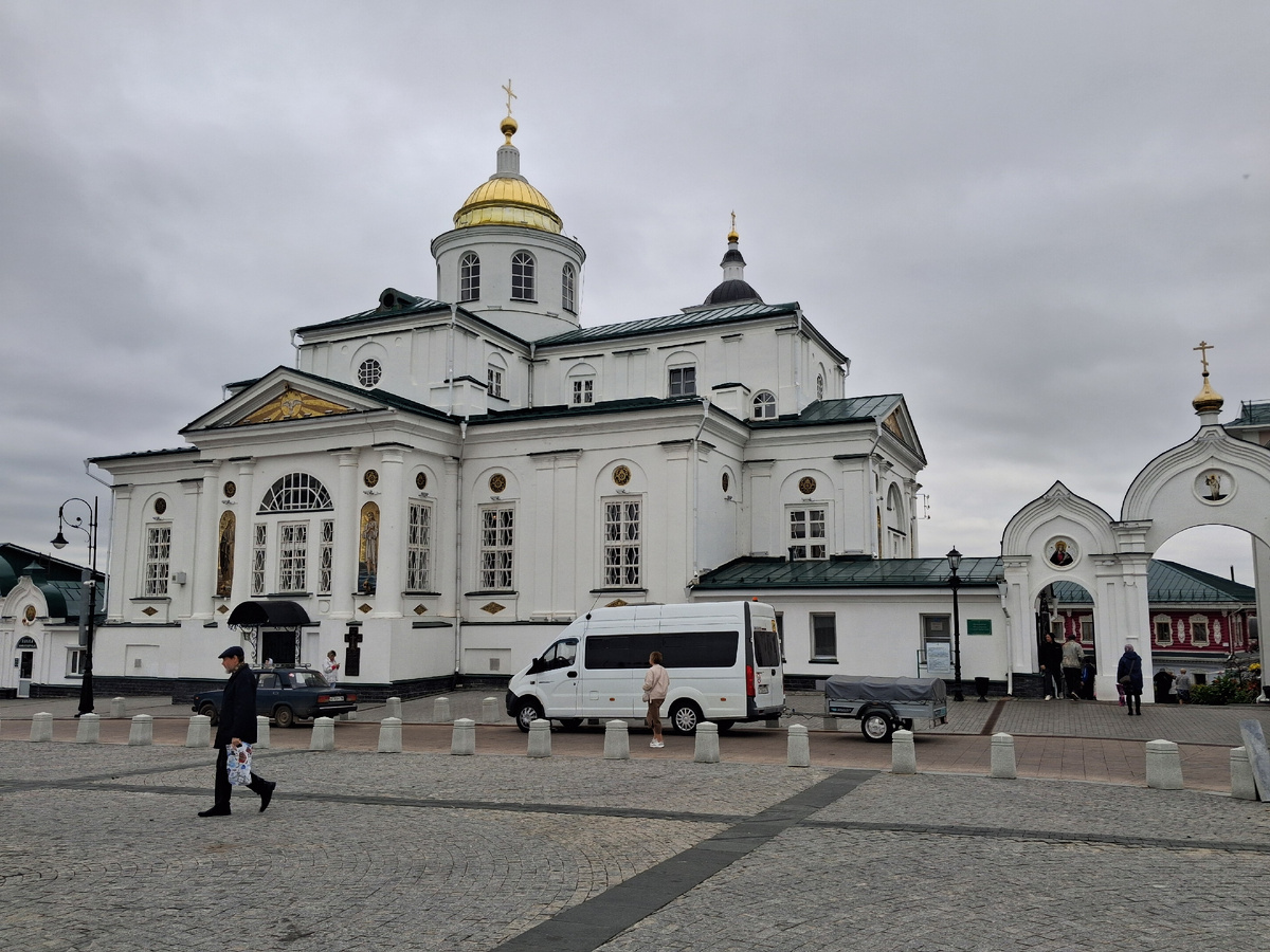 Николаевский монастырь на Соборной площади в городе Арзамасе. Нижегородская область. Фото автора. 