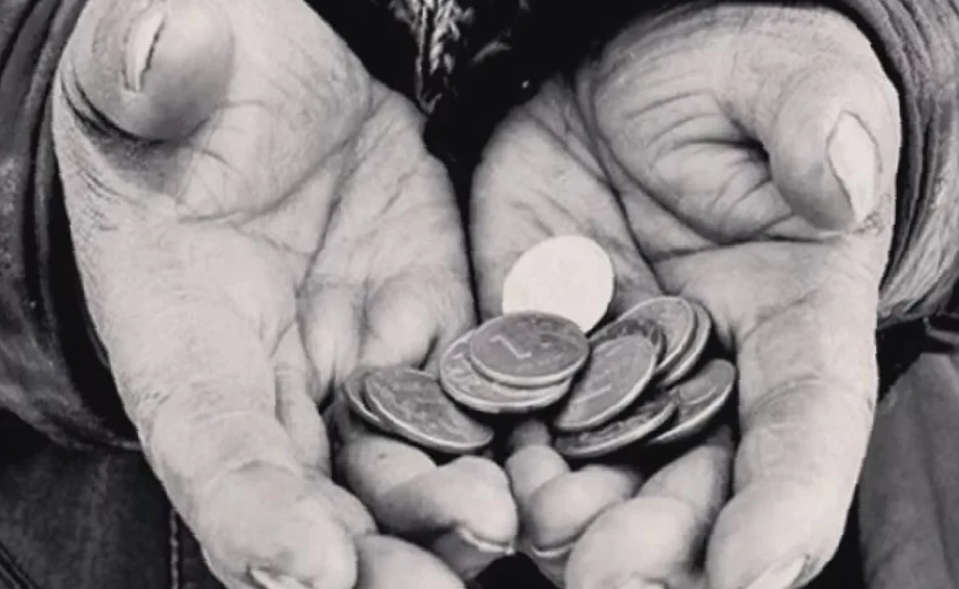 Миллионы страдают из-за бедности. Тысячи страдают из-за богатства.