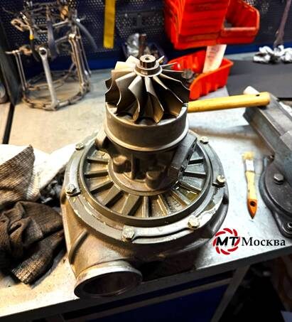 Частично разобранная турбина.