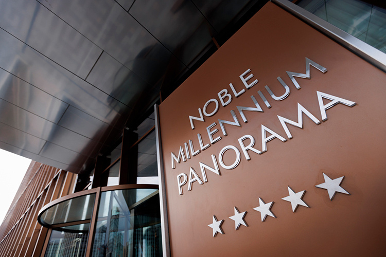    Представительство Организации по бухгалтерскому учету и аудиту для исламских финансовых институтов (AAOIFI) откроется в Казани завтра, 26 декабря. Под торжественную церемонию сейчас готовят новый отель Noble Millennium Panorama.   
Фото: «БИЗНЕС Online»