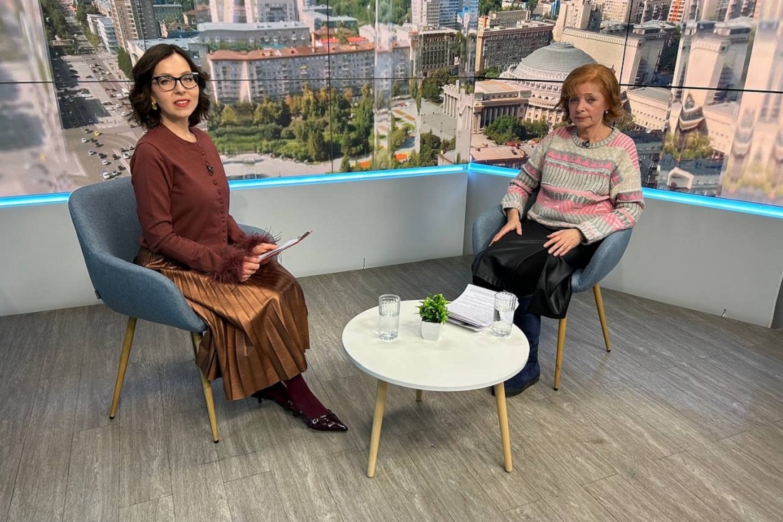    Ведущая эфира Марина Аверина и Людмила Якушенко. Фото: nsknews.info