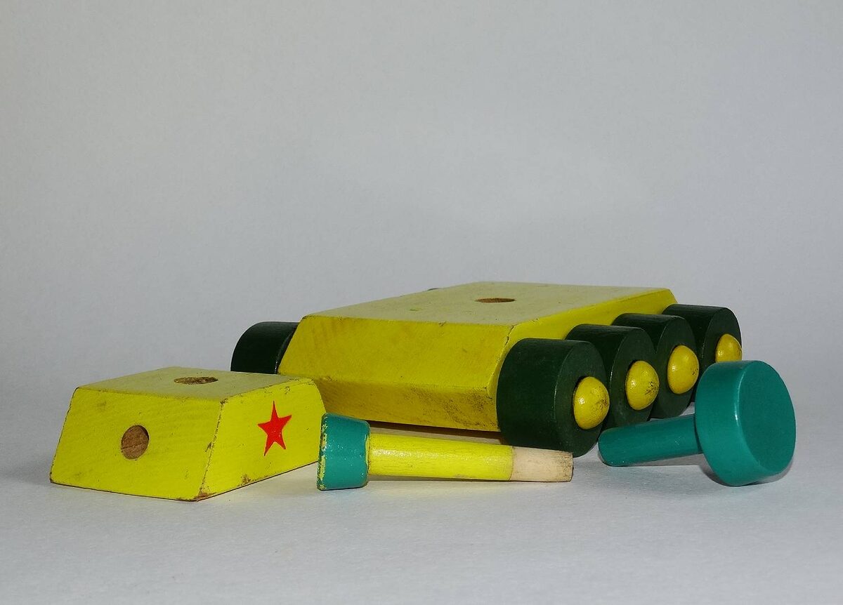 Танк, Туринская фабрика детских игрушек. Фото автора.