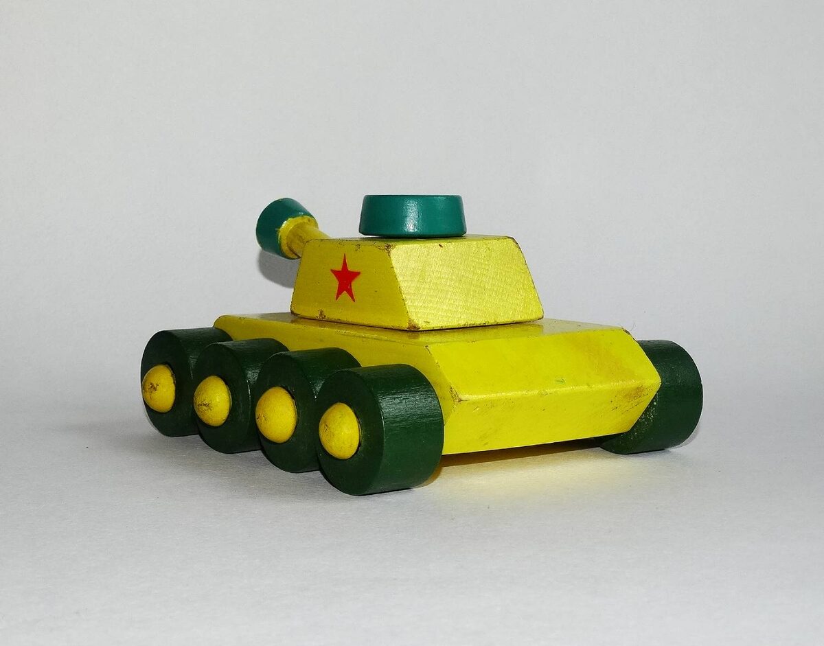 Танк, Туринская фабрика детских игрушек. Фото автора.