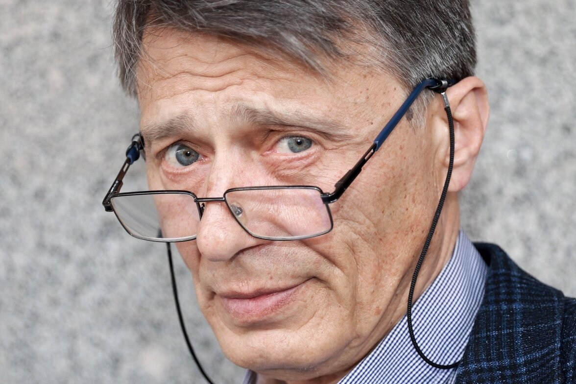     Вере Алентовой стало плохо, бывшую жену Анатолия Лобоцкого разозлили журналисты: подробности прощания с актером