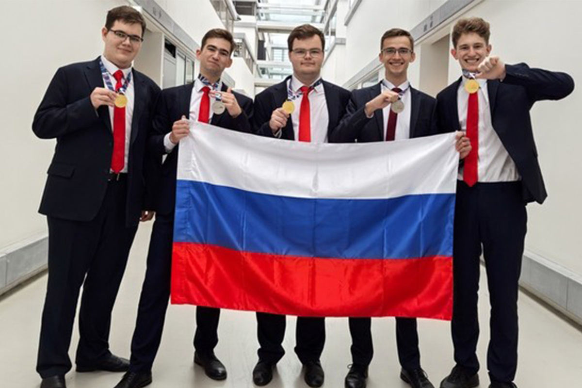    Медалисты 55-ой Международной олимпиады по физике (International Physics Olympiad, IPhO). Фото: government.ru